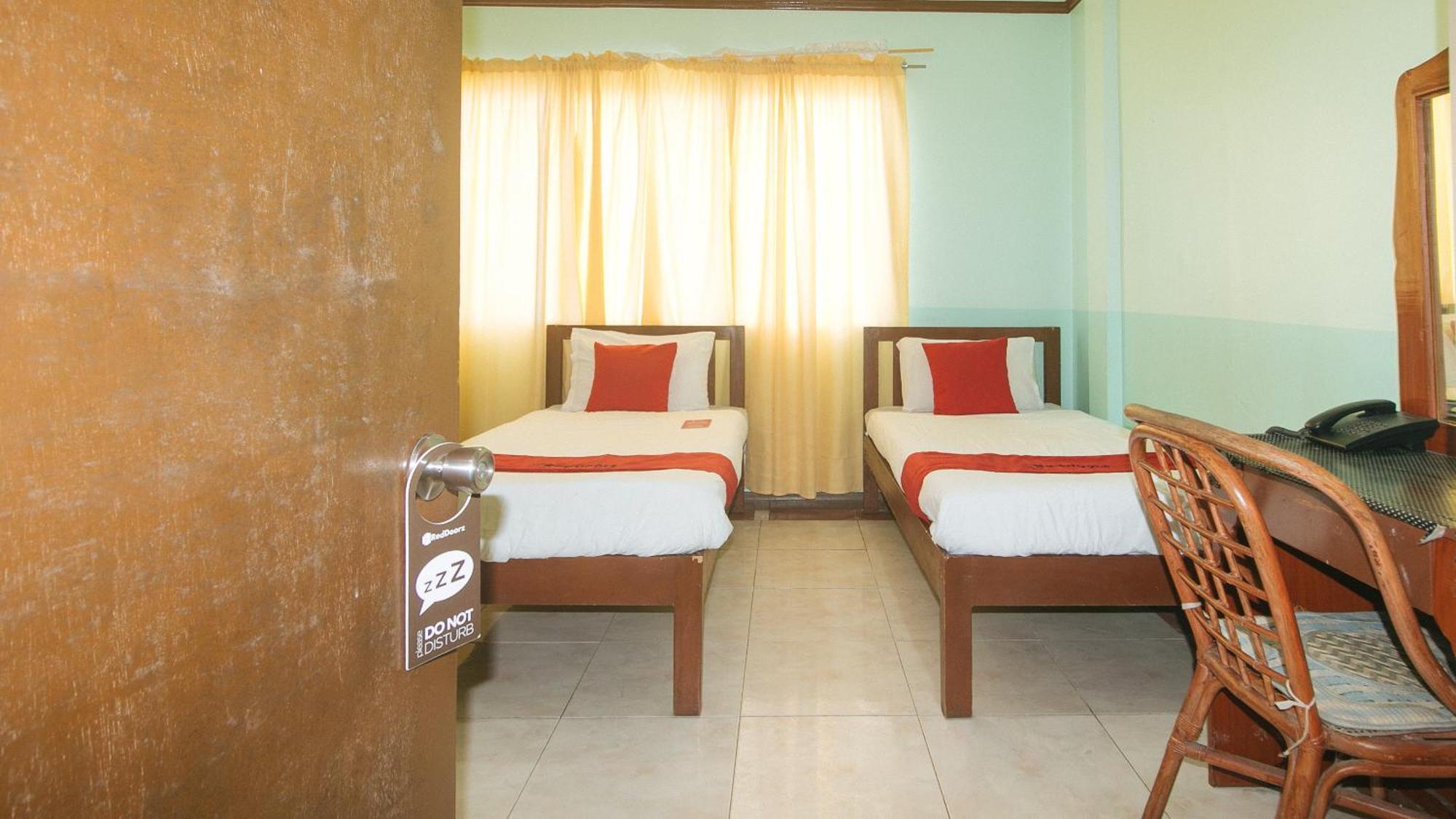 Reddoorz At Maanyag Pension House Mandaue Cebu Exterior photo